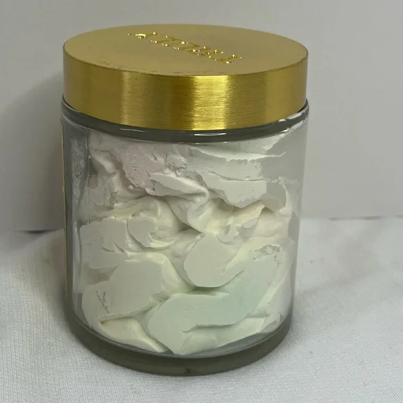 TRULY Cake Maker Tightening Polish - Picture 2 of 4